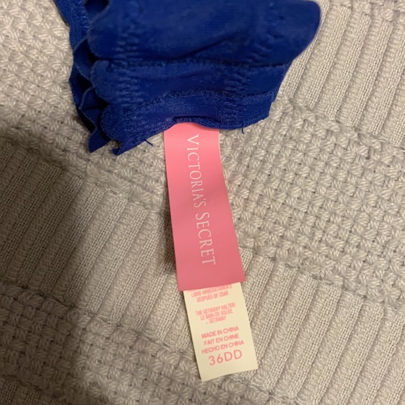 Victorias Secret 36DD blue bikini halter swimsuit top with scallop detail - Picture 2 of 6